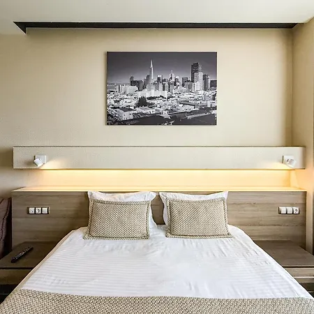 12th Floor 4*